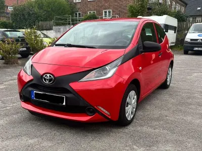 Używany Toyota Aygo 69 KM (50 kW) 2016 Czerwony Hatchback