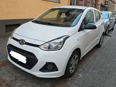 Gebraucht Hyundai i10 67 PS (49 kW) 2015 Weiß Kleinwagen