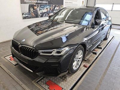 Gebraucht BMW 530e M Sport 292 PS (214 kW) 2023 Black sapphire metallic Limousine