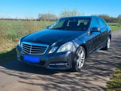 Gebraucht Mercedes E220 Avantgarde 170 PS (125 kW) 2010 Grau Limousine