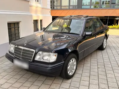 Gebraucht Mercedes E280 193 PS (141 kW) 1994 Blau Limousine