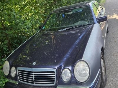 Mercedes E280
