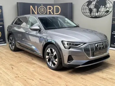 Gebraucht Audi e-tron Advanced 300 kW (408 PS) 2023 Taifungrau metallic (metallic) SUV