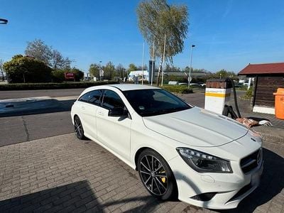 Gebraucht Mercedes CLA200 Shooting Brake Night 156 PS (114 kW) 2015 Weiß Kombi