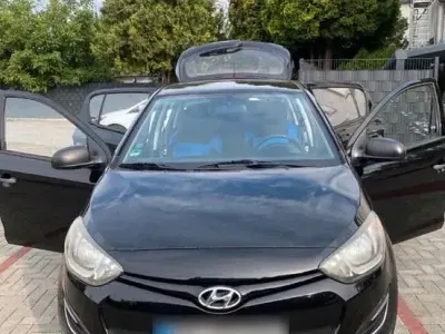 Gebraucht Hyundai i20 Edition 86 PS (63 kW) 2013 Schwarz Kleinwagen