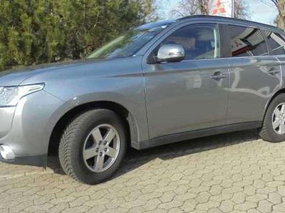 Gebraucht Mitsubishi Outlander Invite 150 PS (110 kW) 2013 Platinumgrau SUV