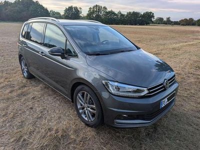 Grau Gebraucht 2018 VW Touran IQ Drive Van / Kleinbus | 22.900 € (Guter Preis)