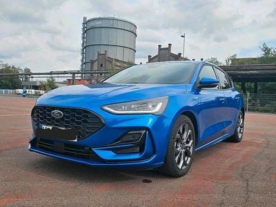 Blau Gebraucht 2024 Ford Focus ST-Line Limousine | 23.800 € (Guter Preis)