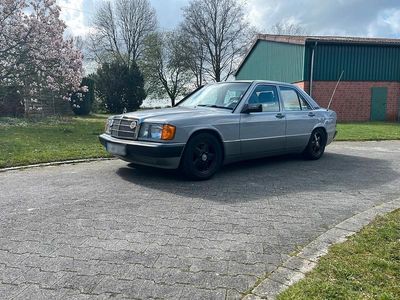 Usata Mercedes 190 118 CV (86 kW) 1988 Grigio Berlina