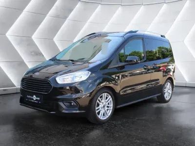 Używany Ford Tourneo Courier Titanium 101 KM (74 kW) 2022 Czarny Minivan