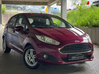 Gebraucht Ford Fiesta Titanium 125 PS (91 kW) 2014 Hot magenta Kleinwagen