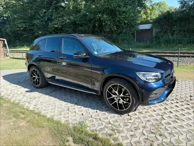 Używany Mercedes GLC200 AMG line 197 KM (144 kW) 2020 Niebieski SUV