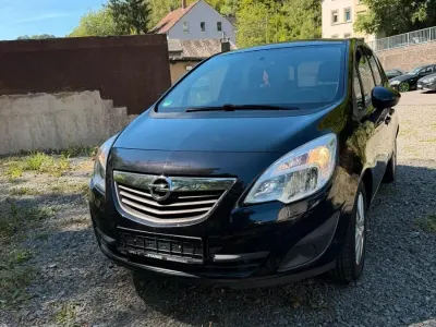 Gebraucht Opel Meriva 101 PS (74 kW) 2011 Schwarz Van / Kleinbus