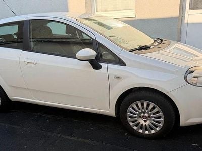 Gebraucht Fiat Grande Punto 77 PS (56 kW) 2011 Weiß Kleinwagen