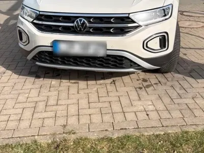 Second-hand VW T-Roc Style 150 CP (110 kW) 2023 Gri SUV