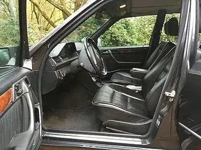 Gebraucht Mercedes E220 150 PS (110 kW) 1993 Schwarz Kombi
