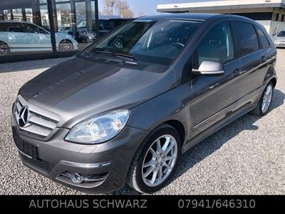 Grau Gebraucht 2010 Mercedes B200 Sport Van / Kleinbus | 12.650 €