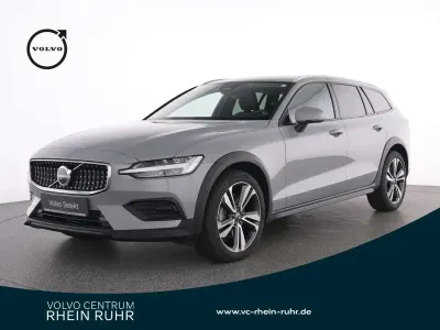 Gebraucht Volvo V60 CC Plus 197 PS (144 kW) 2024 Grau vapour grey / metallic Kombi