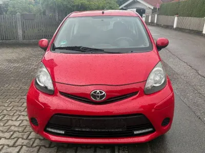 Gebraucht Toyota Aygo Connect Style 68 PS (50 kW) 2012 Rot Kleinwagen