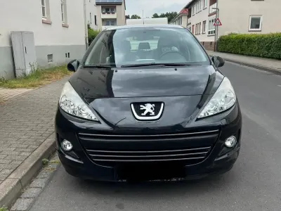 Gebraucht Peugeot 207 95 PS (69 kW) 2011 Schwarz Kleinwagen