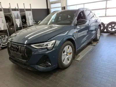 Second-hand Audi e-tron Sportback S-Line 300 kW (408 CP) 2023 Albastru SUV