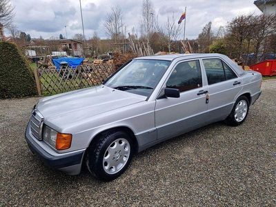 Usata Mercedes 190 Sportline 109 CV (80 kW) 1993 Argento Berlina