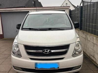 Weiß Gebraucht 2011 Hyundai H-1 Van / Kleinbus | 12.700 € (Teuer)