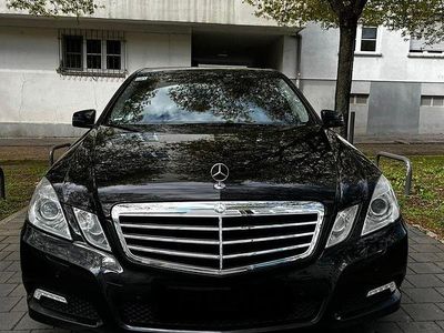Gebraucht Mercedes E220 Avantgarde 170 PS (125 kW) 2009 Schwarz Limousine