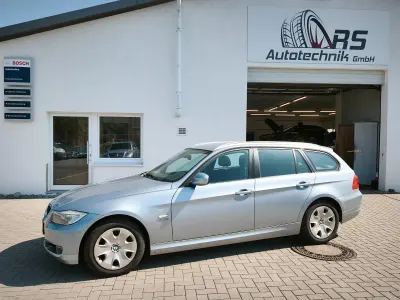 Gebraucht BMW 320 184 PS (135 kW) 2011 Blau Kombi