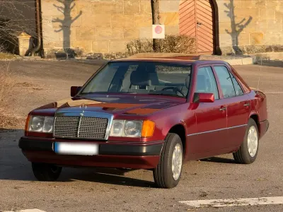Gebraucht Mercedes 200 118 PS (86 kW) 1990 Rot Limousine