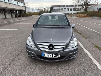 Gebraucht Mercedes B180 109 PS (80 kW) 2010 Grau Van / Kleinbus