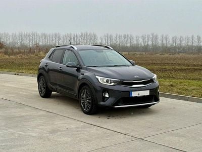 Grau Gebraucht 2020 Kia Stonic SUV | 12.400 € (Fairer Preis)