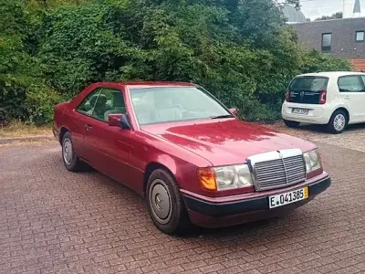 Gebraucht Mercedes 230 136 PS (100 kW) 1992 Rot Coupé