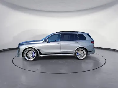 Neu BMW X7 621 PS (456 kW) 2026 Grau SUV