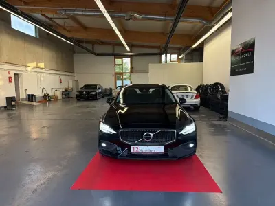 Gebraucht Volvo V60 Core 197 PS (144 kW) 2022 Schwarz Kombi