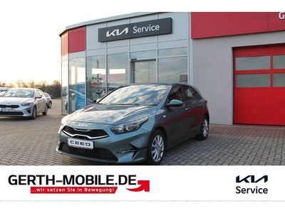 Yuka steel grey Gebraucht 2024 Kia Ceed Kleinwagen | 19.488 € (Fairer Preis)