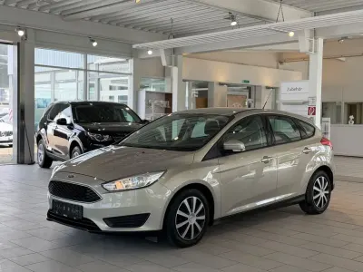 Używany Ford Focus Trend 101 KM (74 kW) 2015 Szary Sedan/Limuzyna