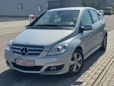 Gebraucht Mercedes B180 109 PS (80 kW) 2009 Silber Van / Kleinbus