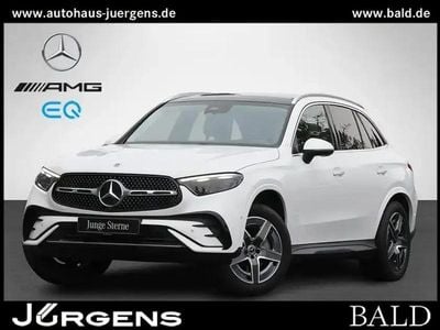 Gebraucht Mercedes GLC300 AMG 258 PS (189 kW) 2024 Manufaktur opalithweiß bright SUV