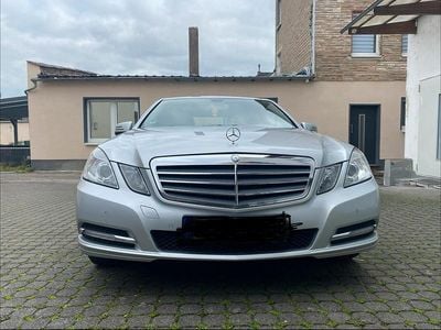 Grau Gebraucht 2011 Mercedes E200 Limousine | 8.500 € (Fairer Preis)