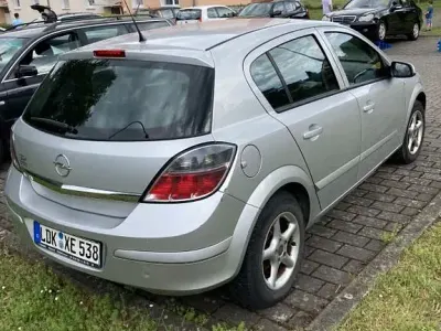 Gebraucht Opel Astra Cosmo 116 PS (85 kW) 2009 Silber Limousine