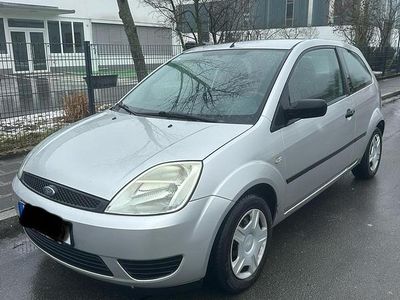 Gebraucht Ford Fiesta 69 PS (50 kW) 2005 Silber Kleinwagen