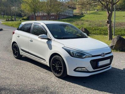 Gebraucht Hyundai i20 YES! 84 PS (61 kW) 2017 Weiß Limousine