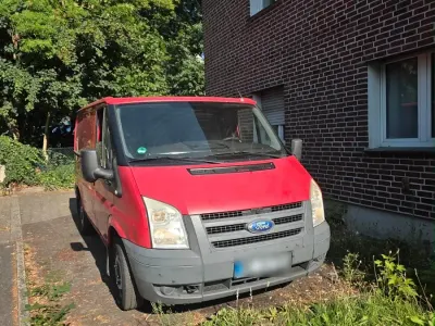 Gebraucht Ford Transit 2009 Rot Van