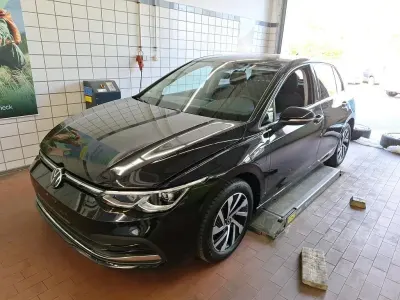 Second-hand VW Golf VIII Style 204 CP (150 kW) 2022 Negru Berlinǎ