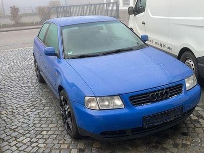 Second-hand Audi A3 101 CP (74 kW) 1996 Albastru Hatchback