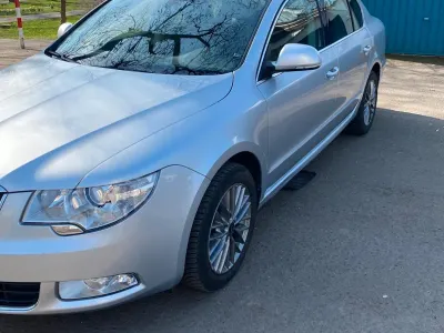 Gebraucht Skoda Superb 160 PS (117 kW) 2011 Silber Limousine