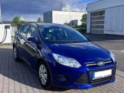 Gebraucht Ford Focus Ambiente 101 PS (74 kW) 2014 Blau Limousine