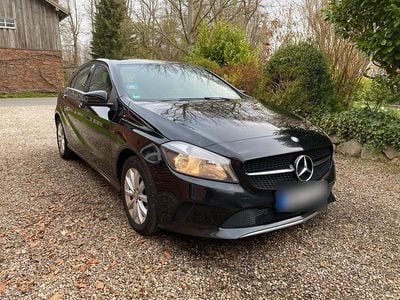 Gebraucht Mercedes A180 109 PS (80 kW) 2016 Schwarz Limousine