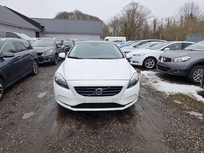 Gebraucht Volvo V40 Momentum 114 PS (83 kW) 2012 Weiß Kleinwagen